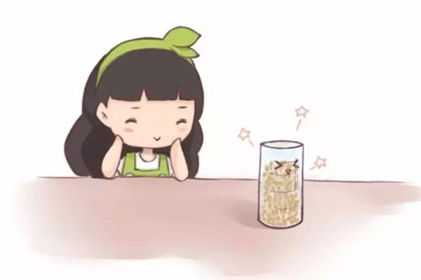 他用1个矿泉水瓶就生出了豆芽,太实用了 他用1个矿泉水瓶就生出了豆芽,太实用了