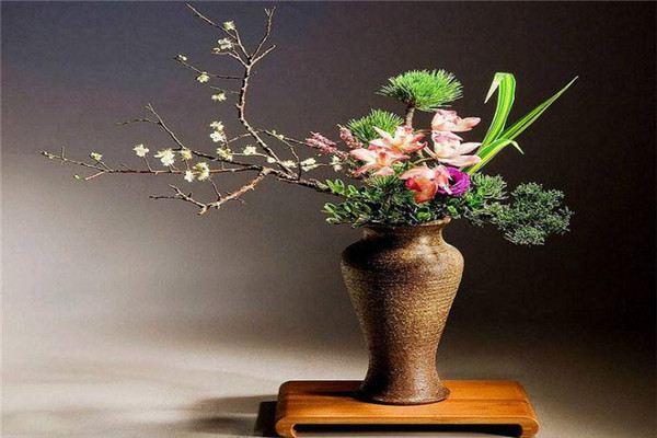 插花容器的选择方法 插花容器的选择方法